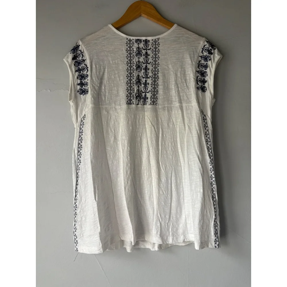 Feathers by Tolani White Blue Embroidered Cap Sleeve Top Size Medium